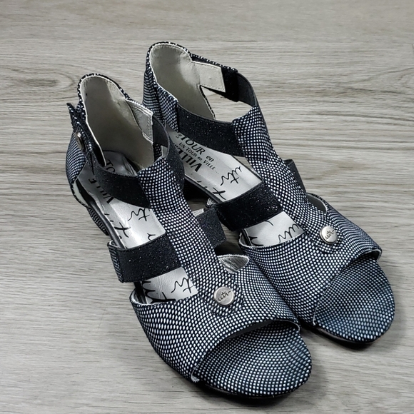 Un Tour En Ville  Sandals sz 40 - Picture 1 of 14